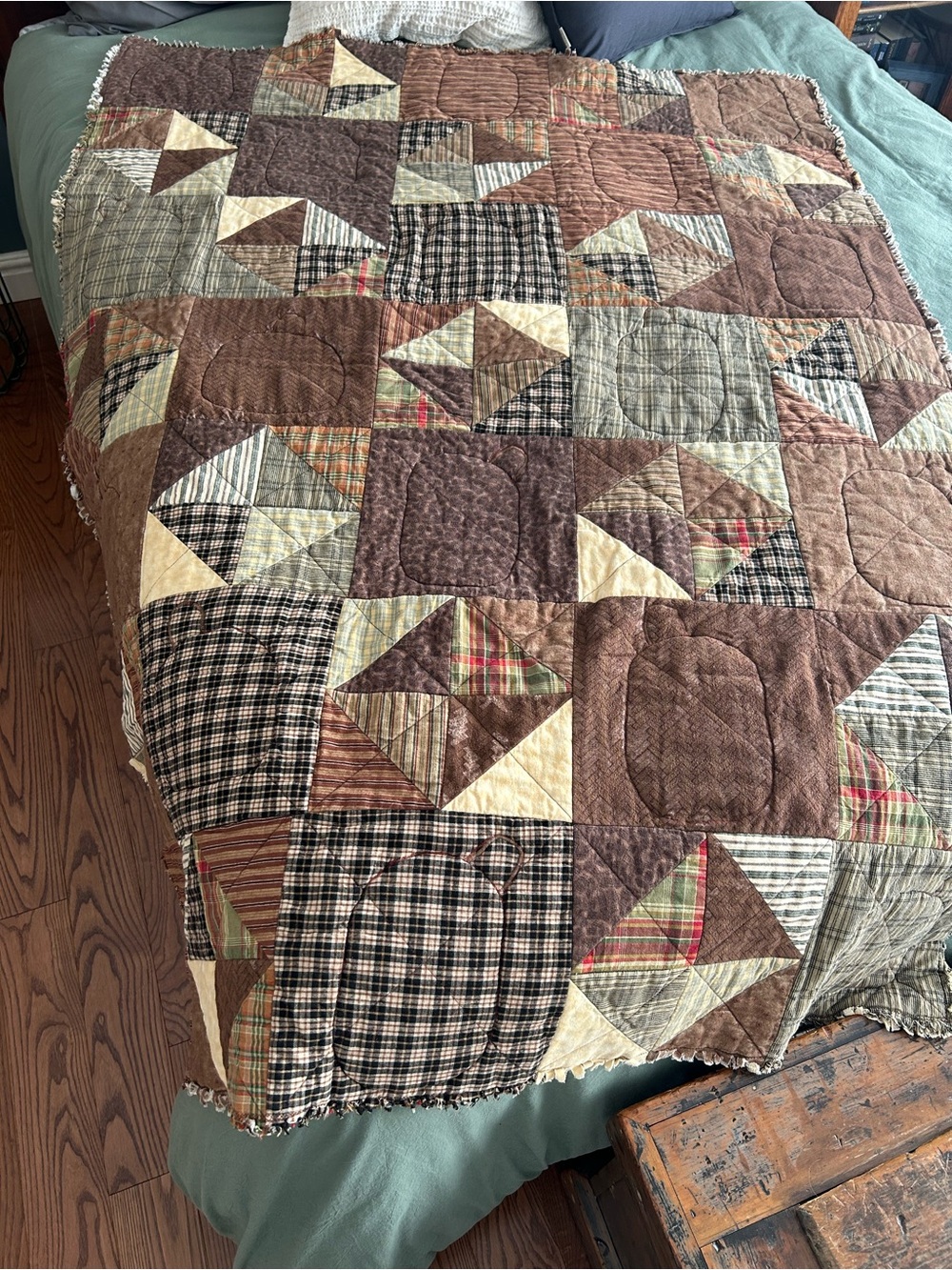 Handmade Rust Patchwork Rag Quilt w Pumpkins - Picture 5 of 12
